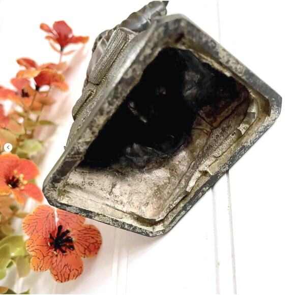 Vintage Cast Metal Child Jesus Religious Statue Figurine Marked VM224 - Picture 4 of 8